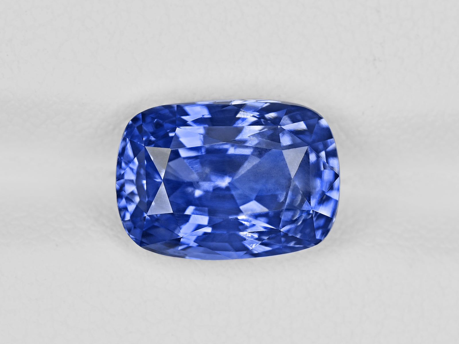 8801883-cushion-lustrous-intense-blue-gia-kashmir-natural-blue-sapphire-6.28-ct