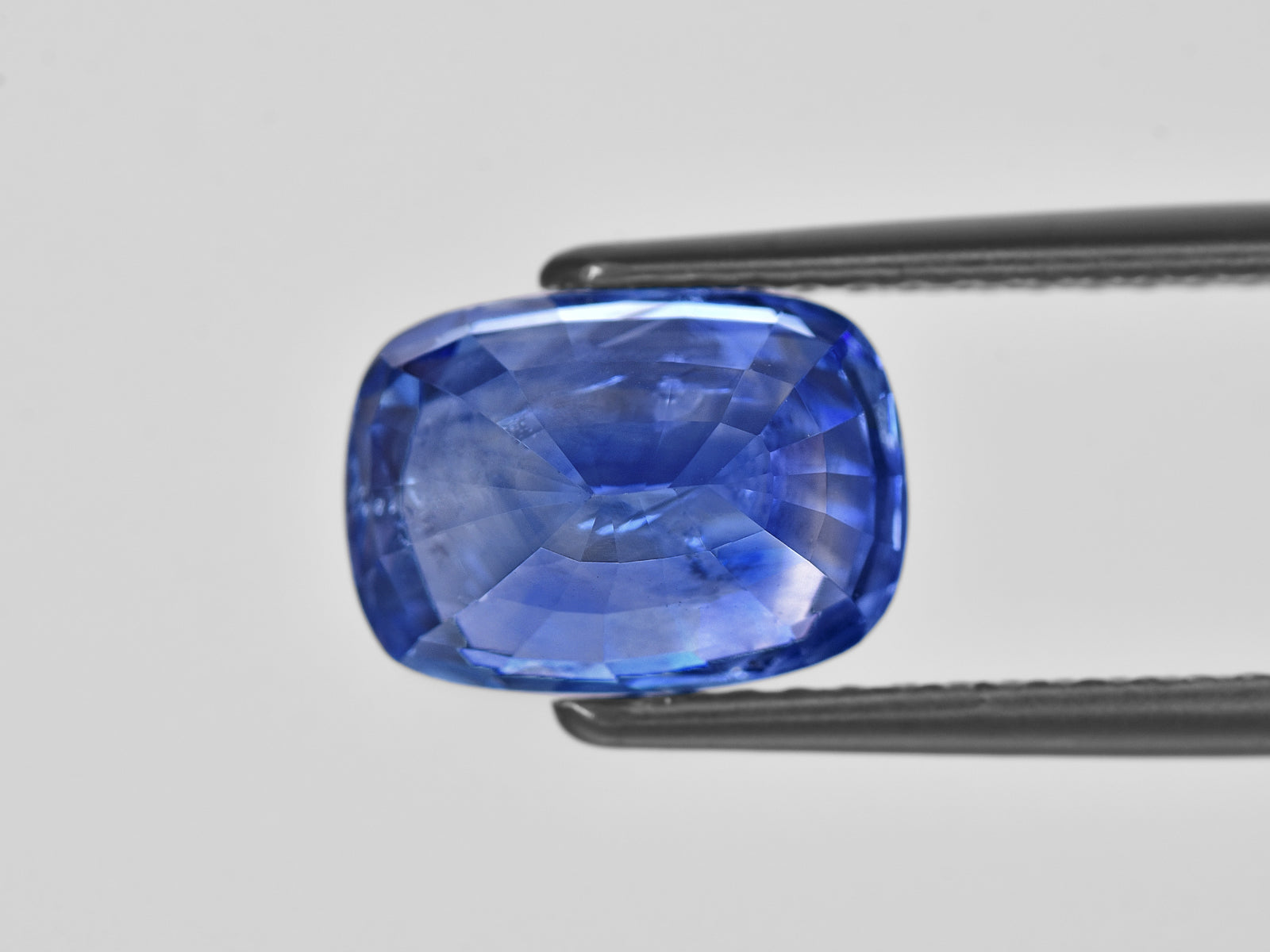 8801883-cushion-lustrous-intense-blue-gia-kashmir-natural-blue-sapphire-6.28-ct