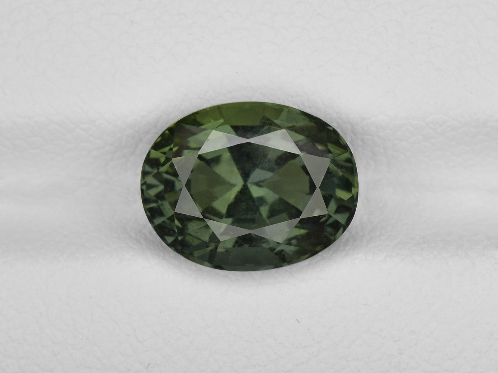 8801663-oval-fiery-deep-green-changing-to-purple-green-aigs-madagascar-natural-color-change-sapphire-5.46-ct