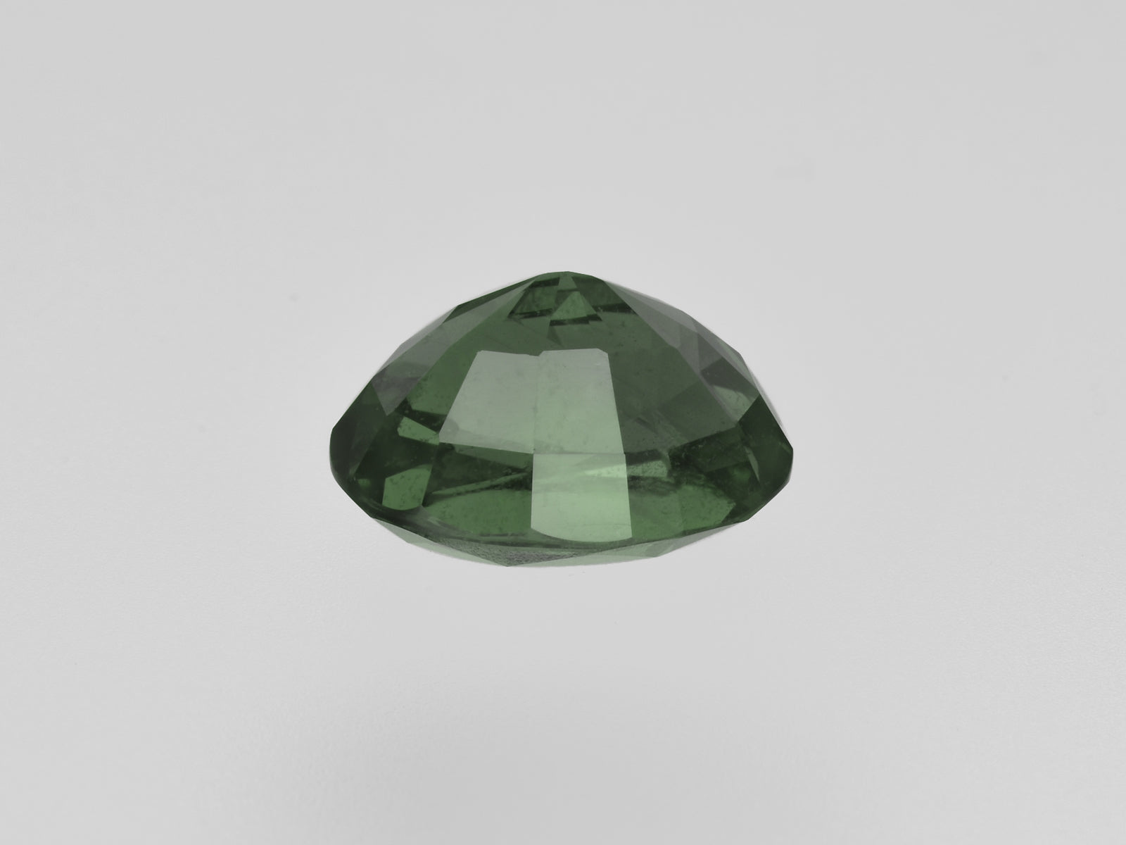 8801663-oval-fiery-deep-green-changing-to-purple-green-aigs-madagascar-natural-color-change-sapphire-5.46-ct