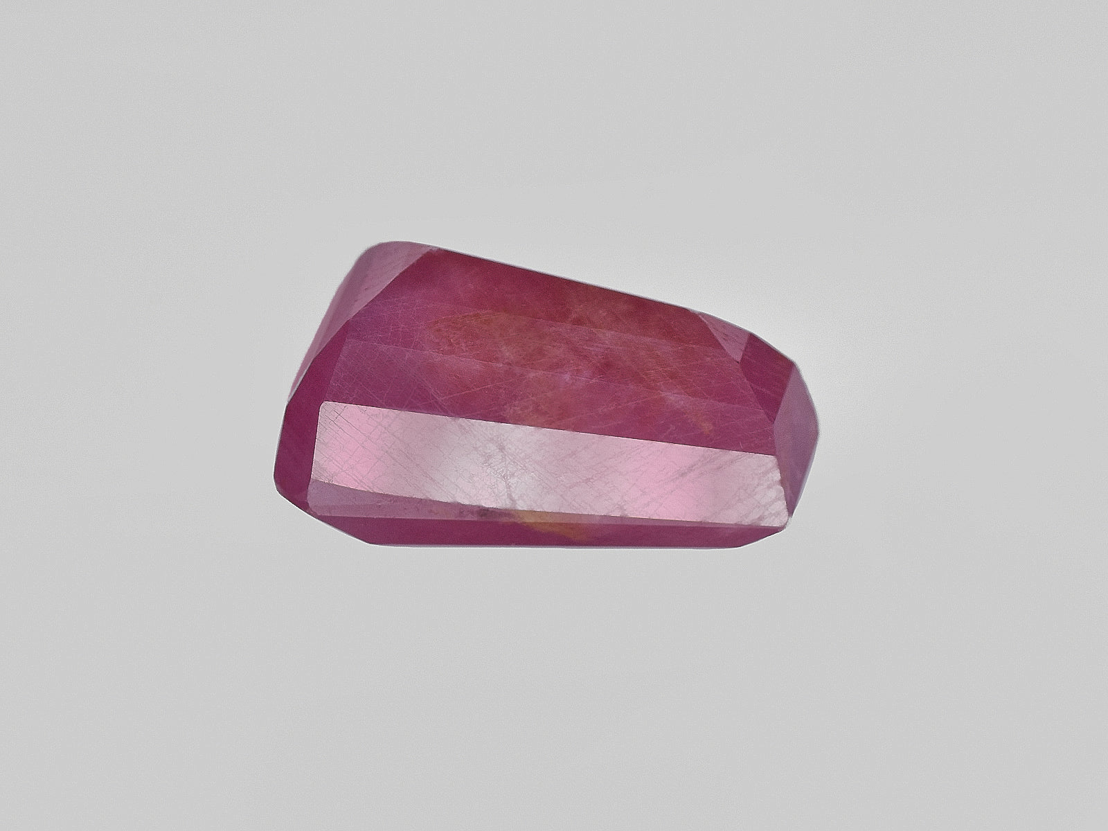 8801702-fancy-deep-pink-red-igi-guinea-natural-ruby-20.30-ct
