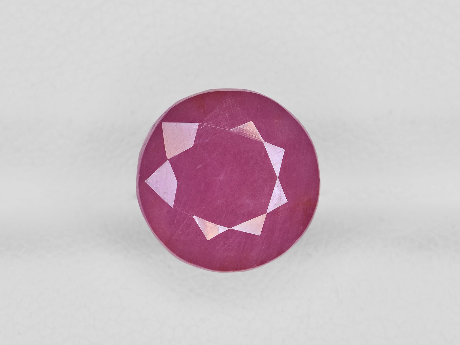 8801718-round-pinkish-red-igi-guinea-natural-ruby-7.71-ct