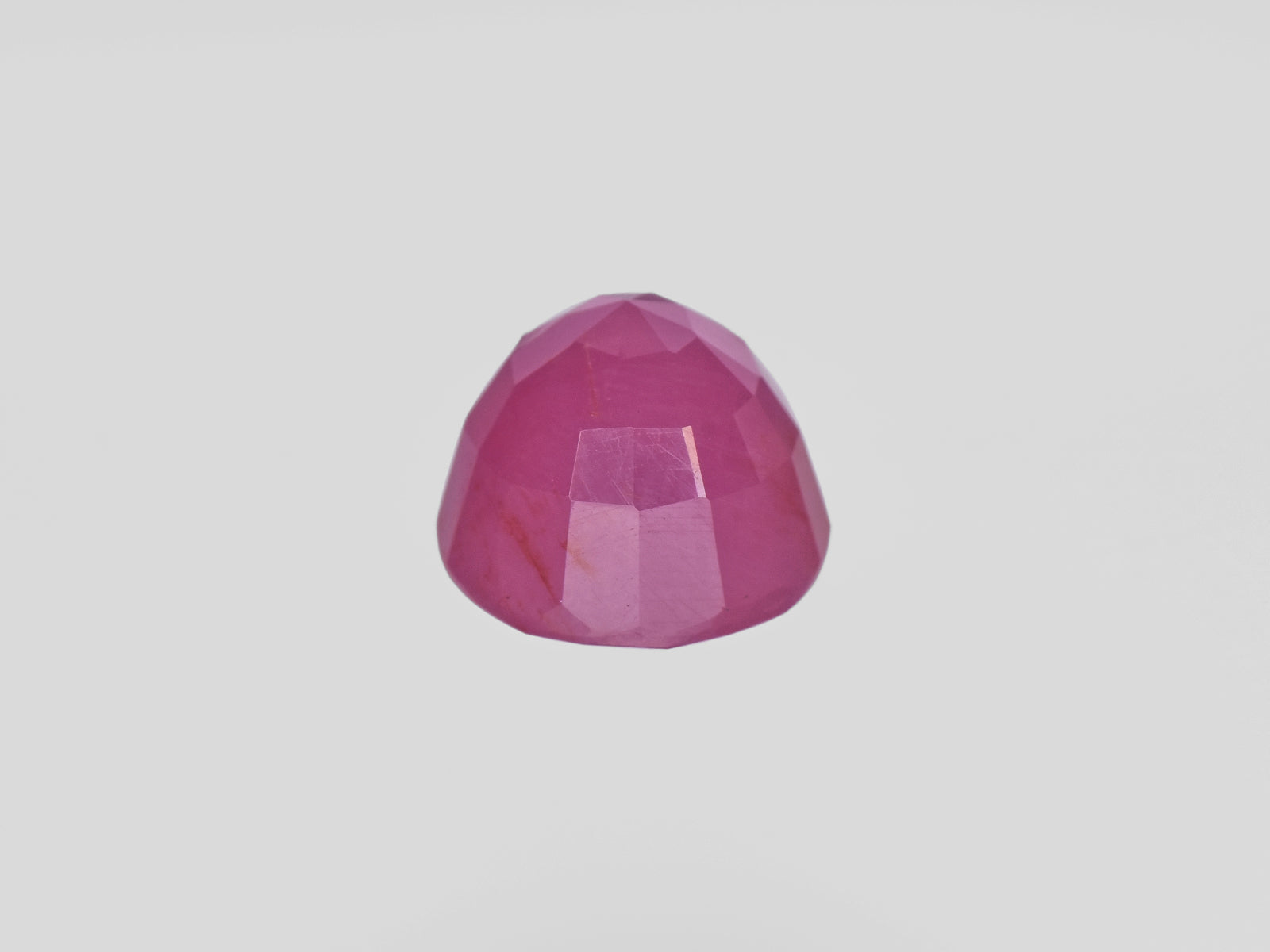 8801718-round-pinkish-red-igi-guinea-natural-ruby-7.71-ct