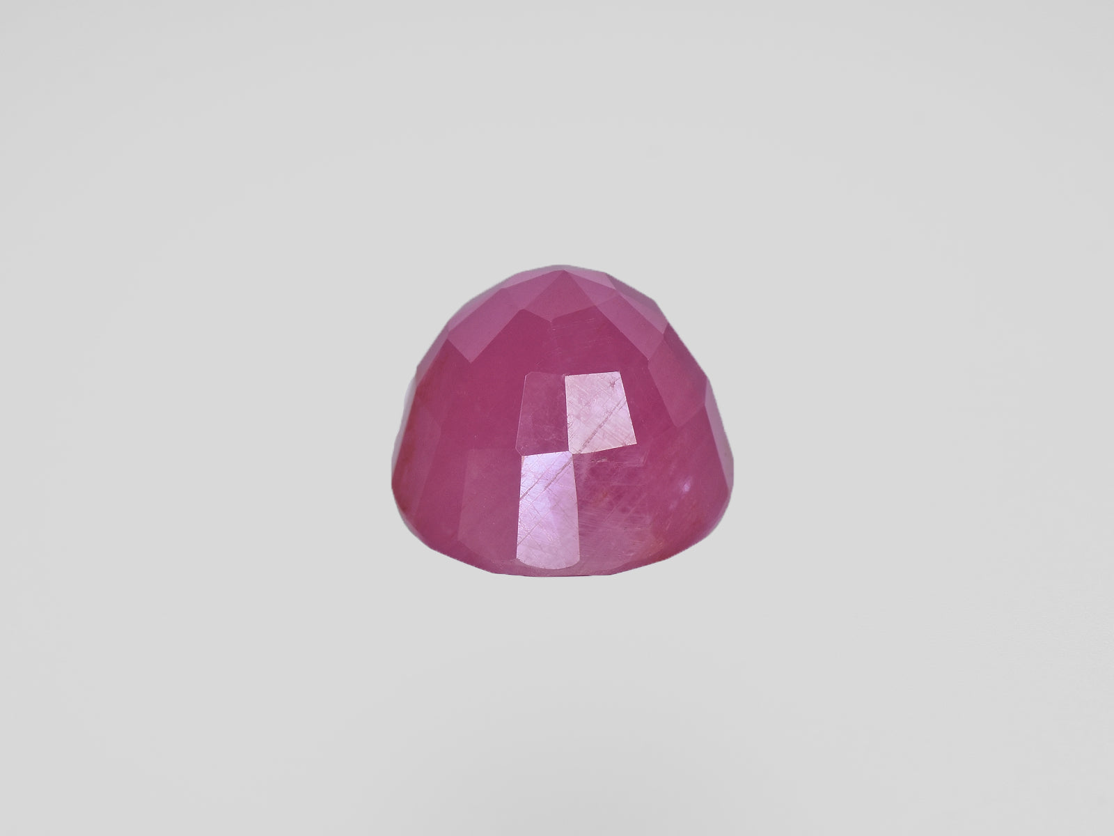 8801718-round-pinkish-red-igi-guinea-natural-ruby-7.71-ct