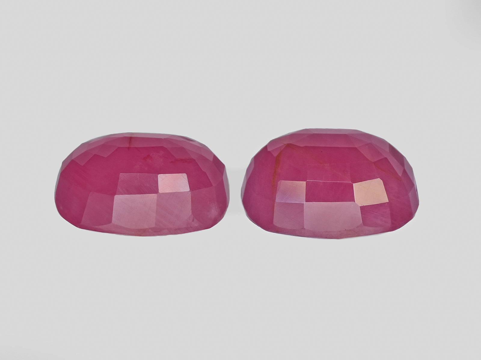 8801720-oval-deep-pink-red-igi-guinea-natural-ruby-29.96-ct