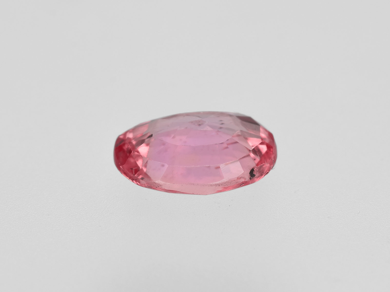 8801672-oval-orangy-pink-gia-madagascar-natural-padparadscha-1.95-ct