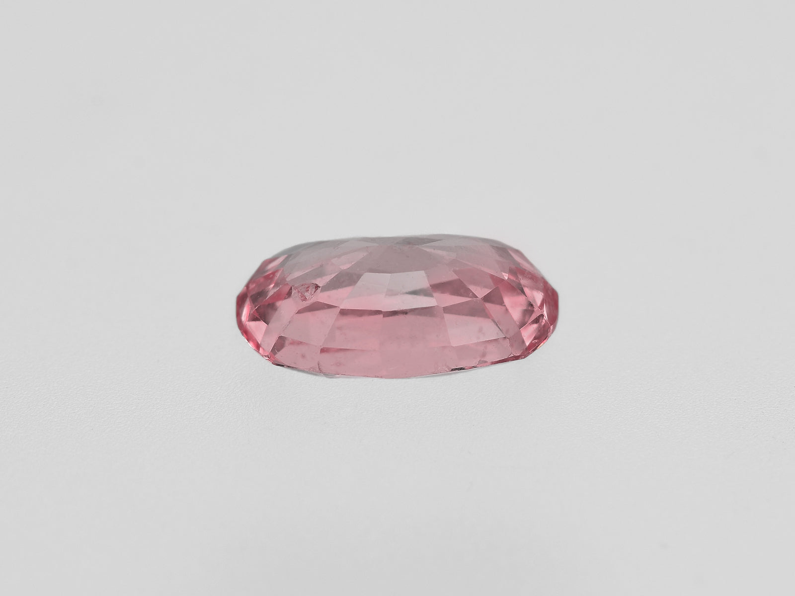 8801673-oval-soft-orangy-pink-gia-madagascar-natural-padparadscha-1.95-ct