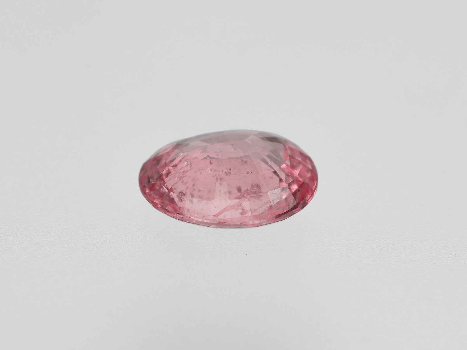 8801674-oval-orangy-pink-gia-madagascar-natural-padparadscha-1.95-ct