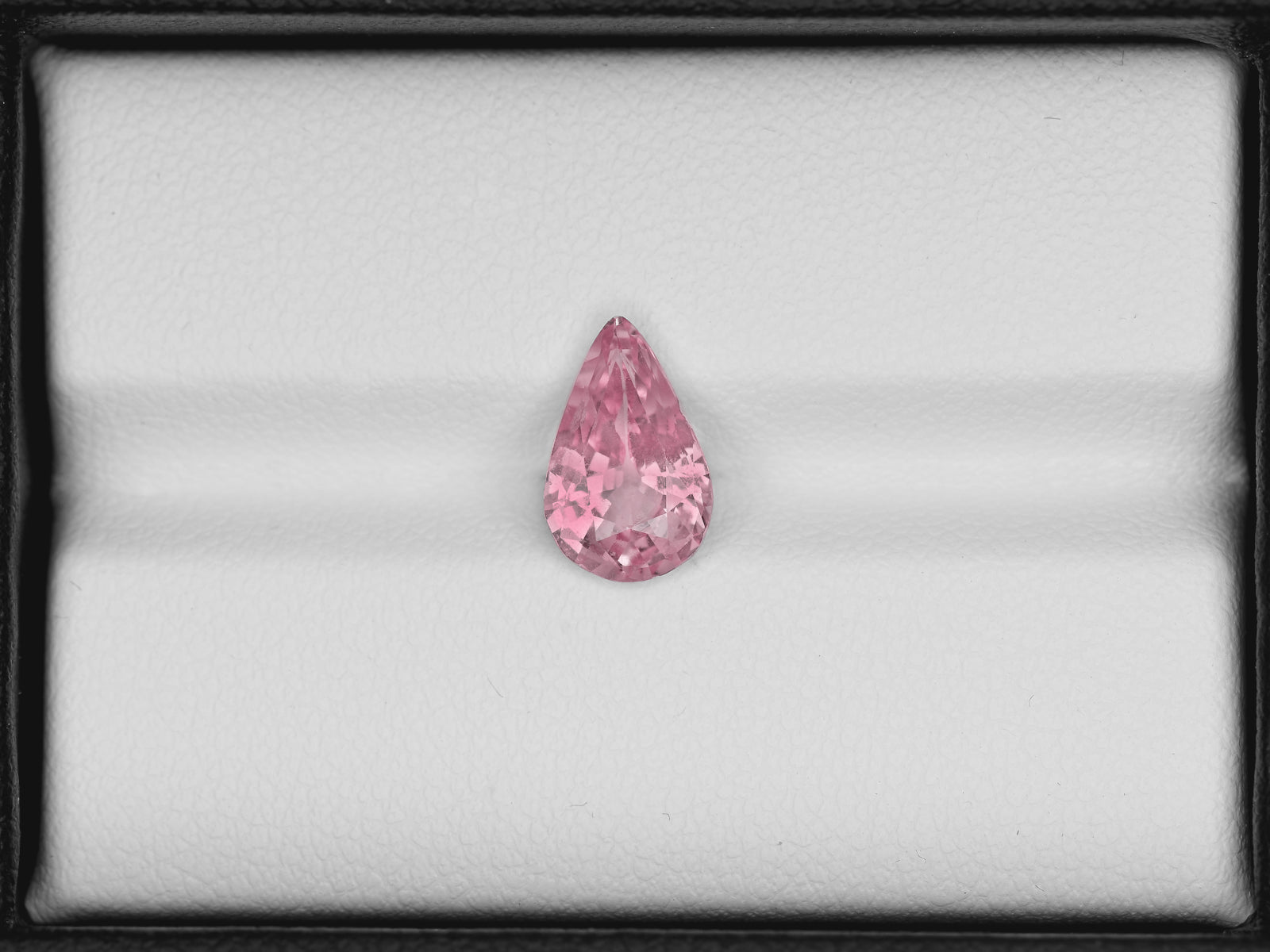 8801675-pear-orangy-pink-gia-madagascar-natural-padparadscha-1.77-ct