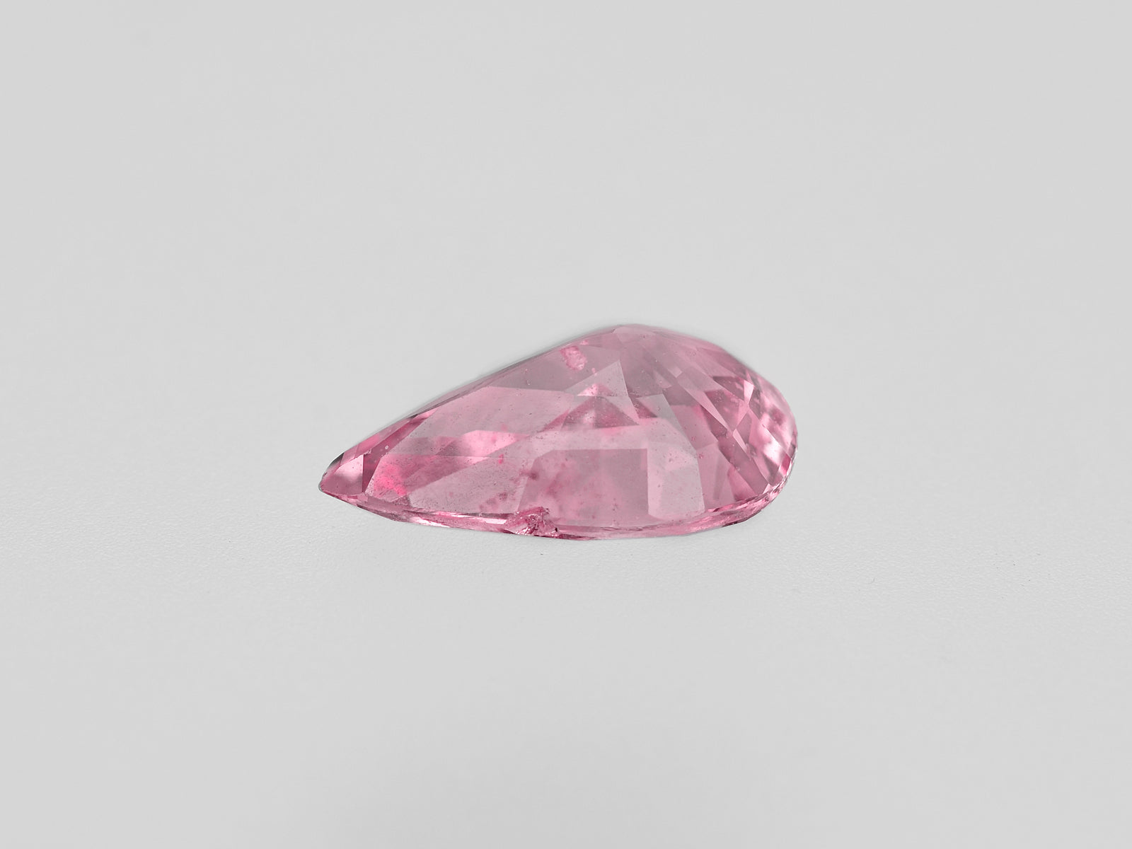 8801675-pear-orangy-pink-gia-madagascar-natural-padparadscha-1.77-ct