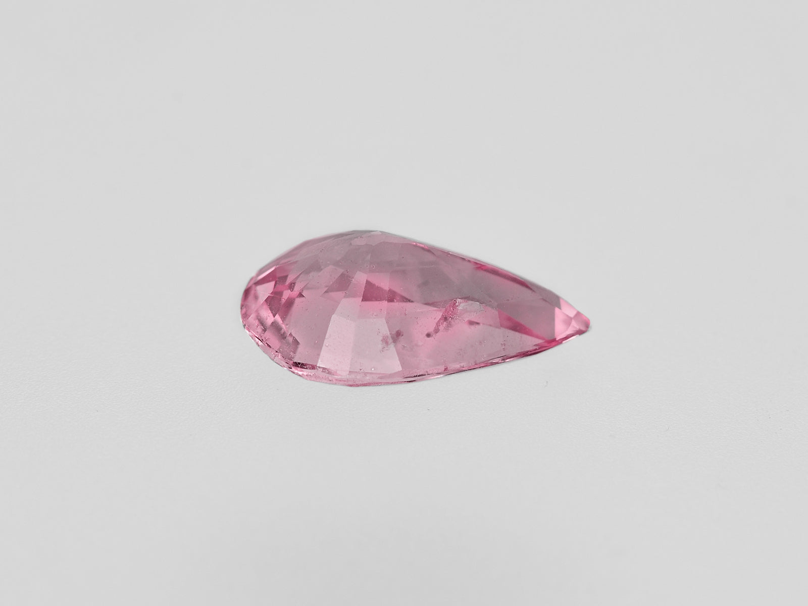 8801675-pear-orangy-pink-gia-madagascar-natural-padparadscha-1.77-ct