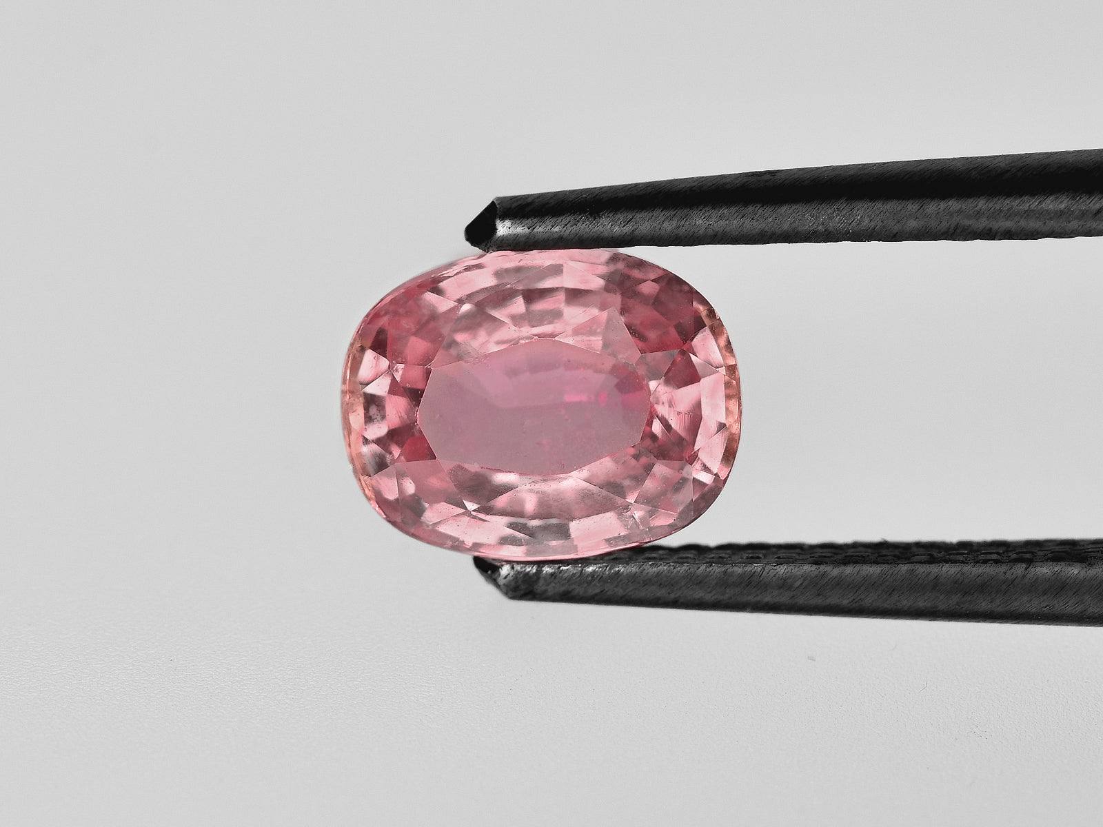 8801676-oval-orangy-pink-gia-madagascar-natural-padparadscha-1.44-ct