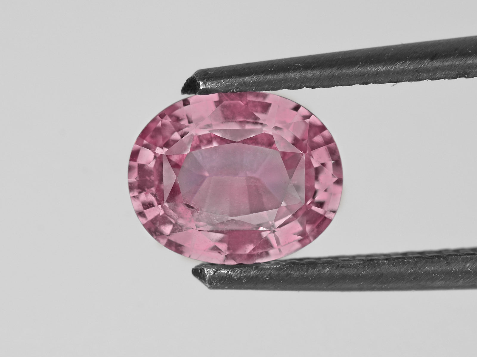 8801678-oval-lustrous-orangy-pink-gia-madagascar-natural-padparadscha-1.38-ct