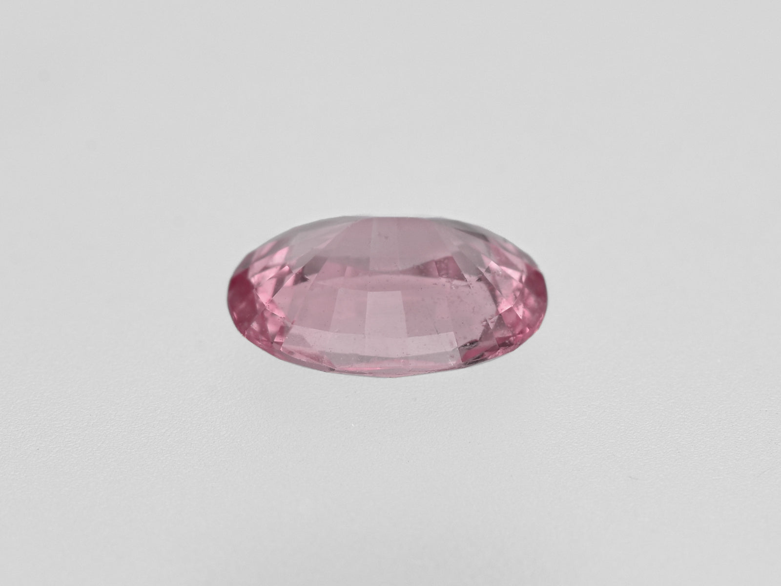 8801678-oval-lustrous-orangy-pink-gia-madagascar-natural-padparadscha-1.38-ct