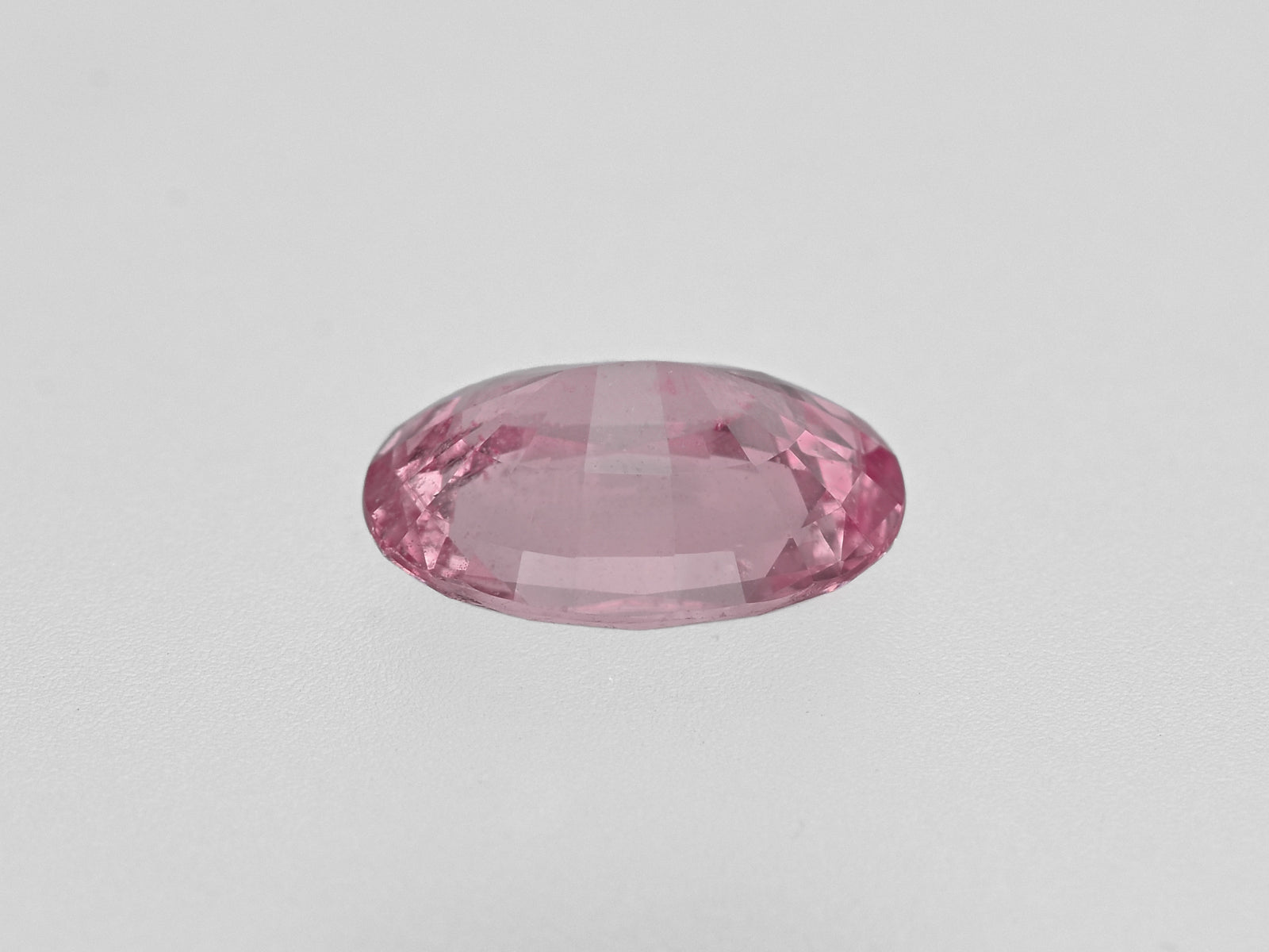 8801678-oval-lustrous-orangy-pink-gia-madagascar-natural-padparadscha-1.38-ct
