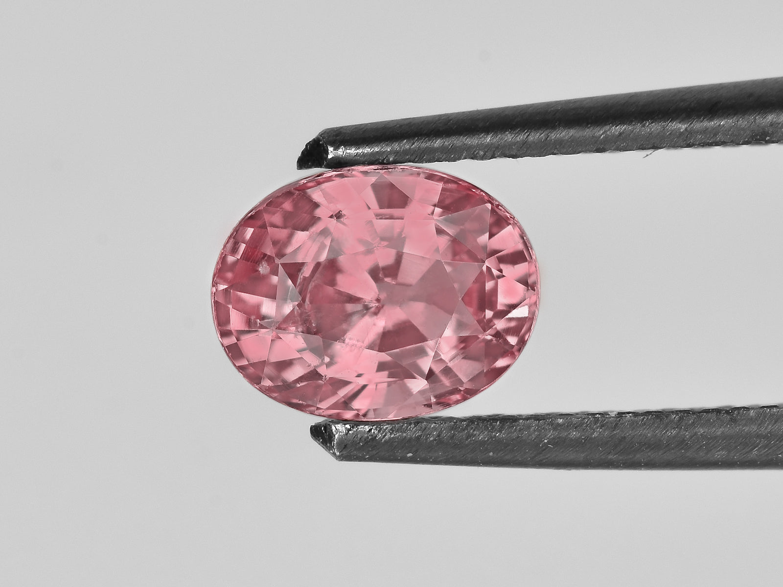 8801679-oval-lustrous-orangish-pink-gia-madagascar-natural-padparadscha-1.35-ct