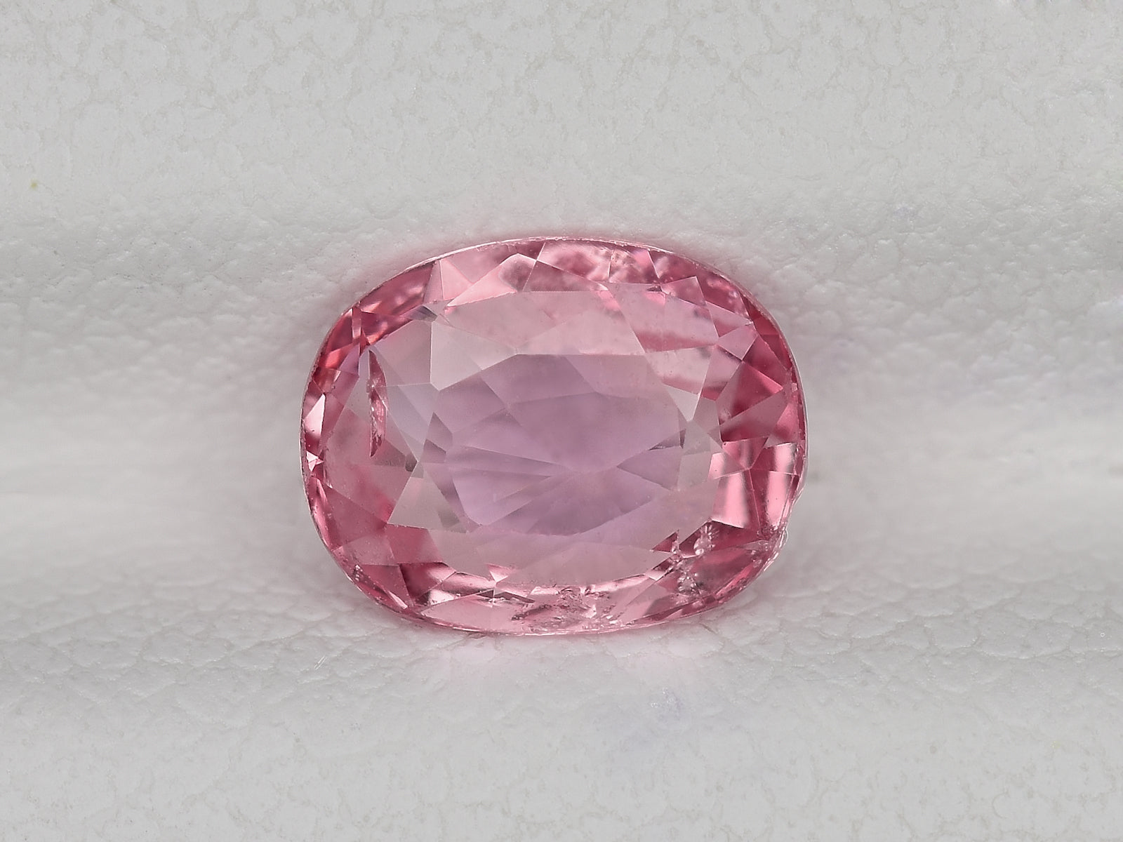 8801681-oval-lustrous-orangy-pink-gia-madagascar-natural-padparadscha-1.26-ct