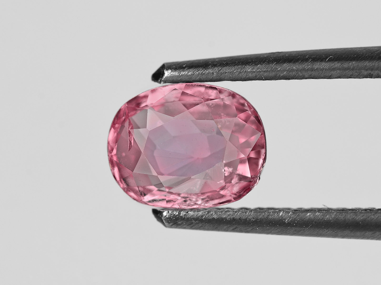 8801681-oval-lustrous-orangy-pink-gia-madagascar-natural-padparadscha-1.26-ct