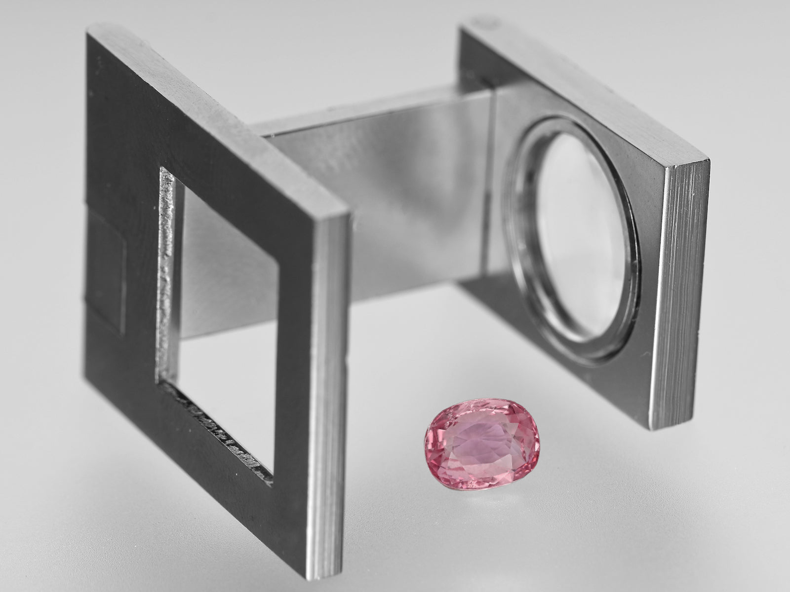 8801681-oval-lustrous-orangy-pink-gia-madagascar-natural-padparadscha-1.26-ct
