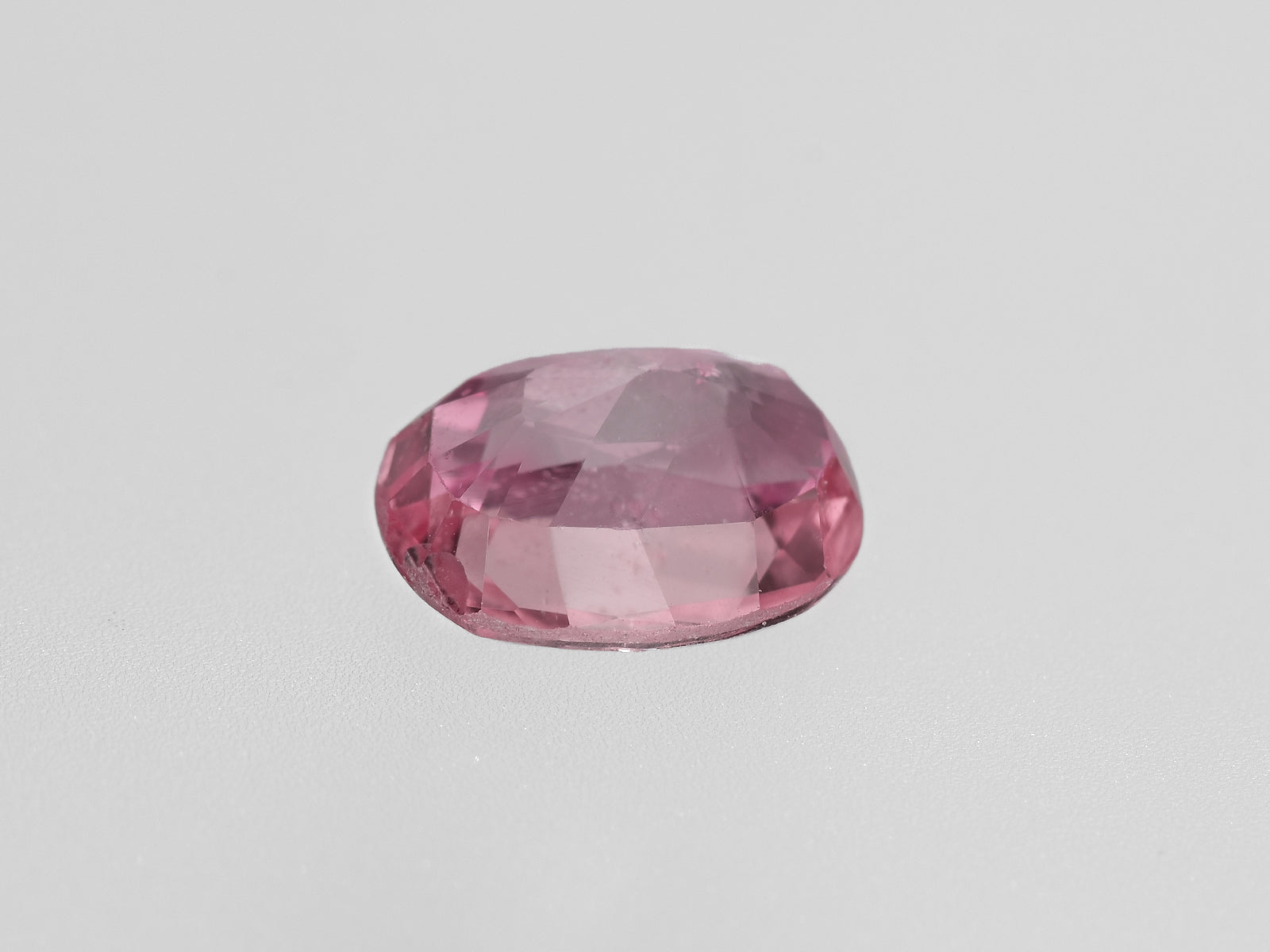 8801681-oval-lustrous-orangy-pink-gia-madagascar-natural-padparadscha-1.26-ct