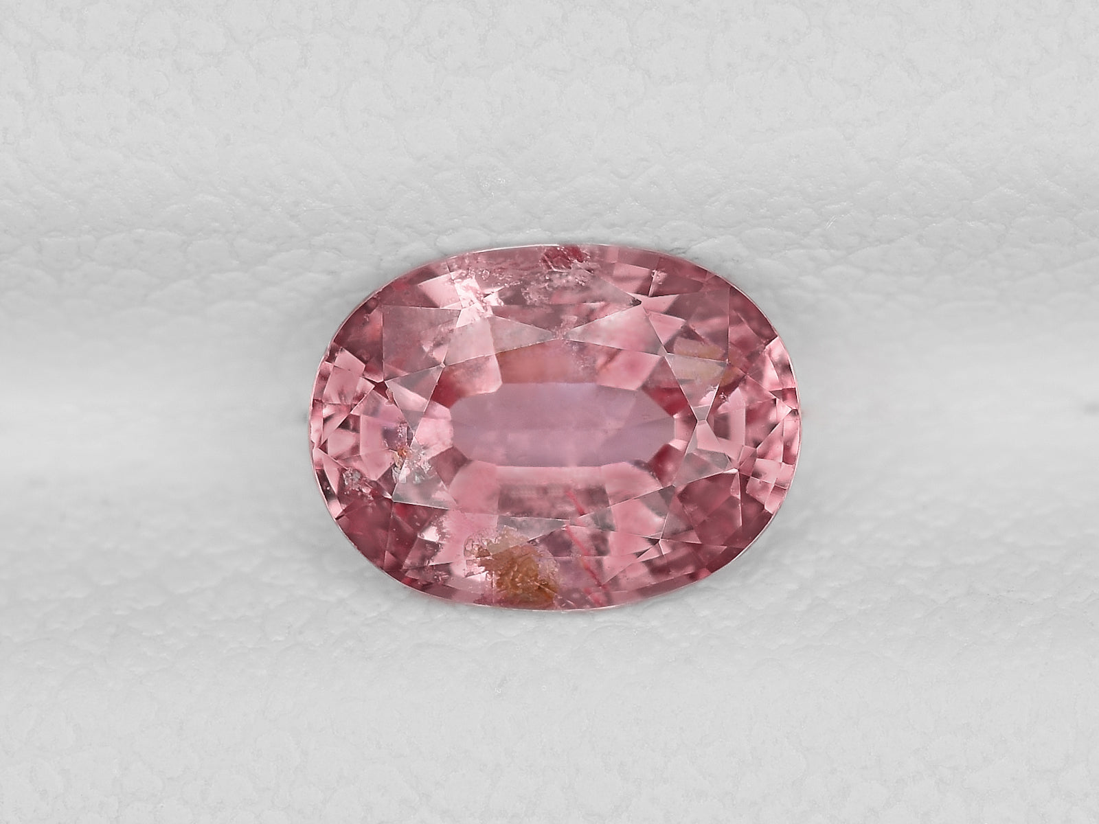 8801682-oval-lustrous-orangy-pink-gia-madagascar-natural-padparadscha-1.21-ct