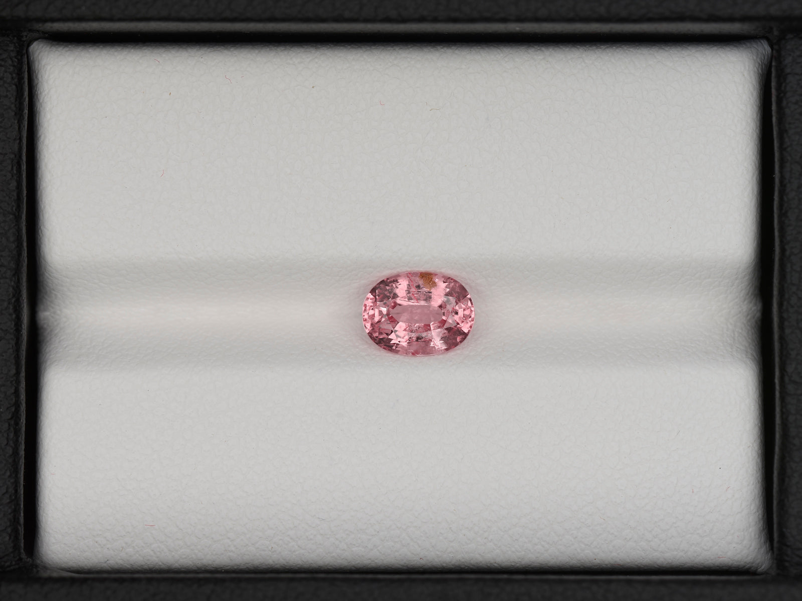 8801682-oval-lustrous-orangy-pink-gia-madagascar-natural-padparadscha-1.21-ct