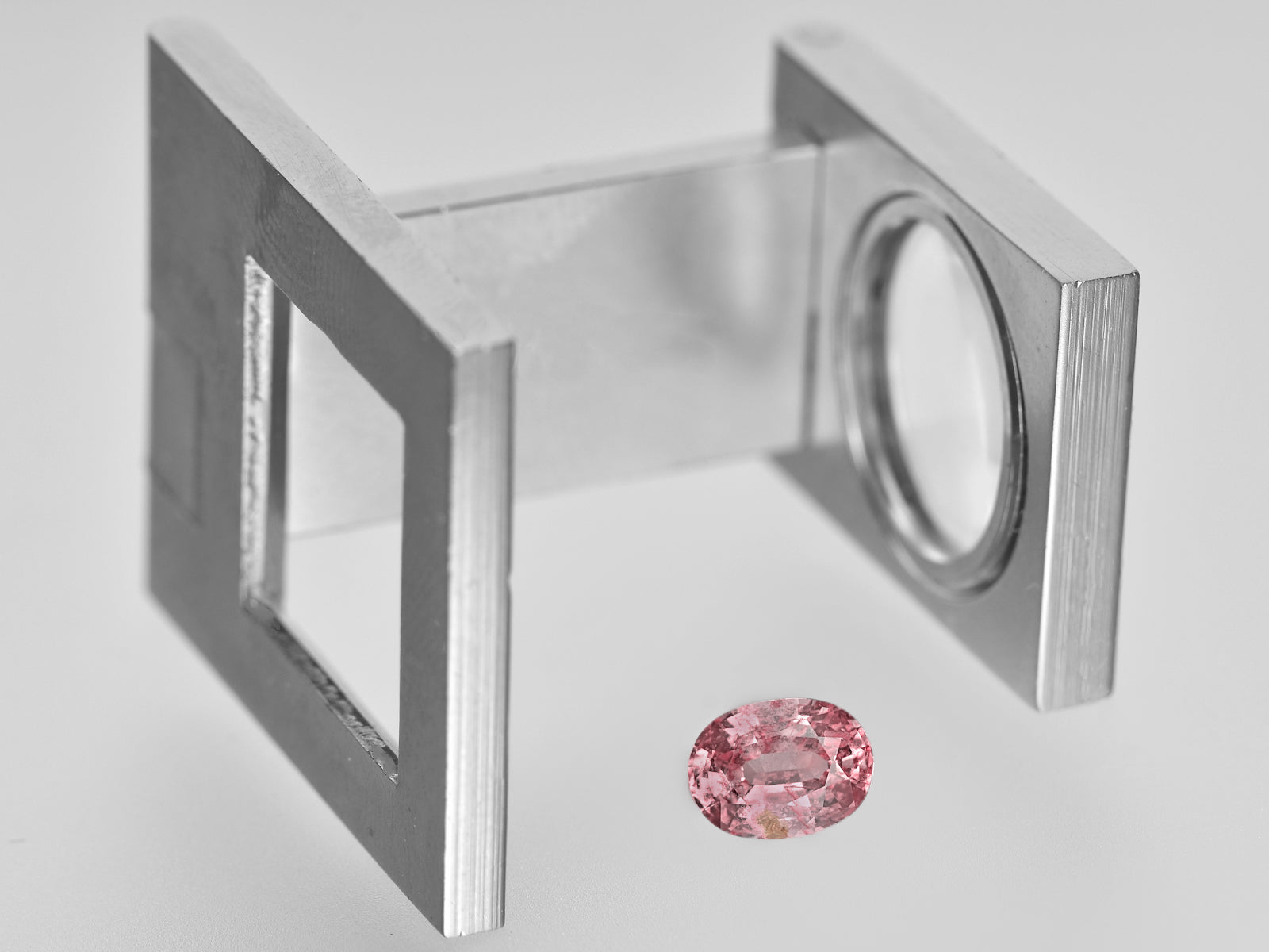 8801682-oval-lustrous-orangy-pink-gia-madagascar-natural-padparadscha-1.21-ct