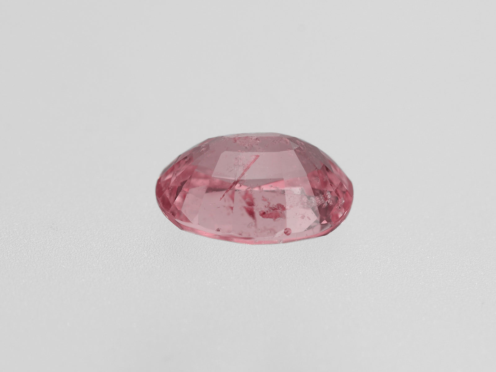 8801682-oval-lustrous-orangy-pink-gia-madagascar-natural-padparadscha-1.21-ct