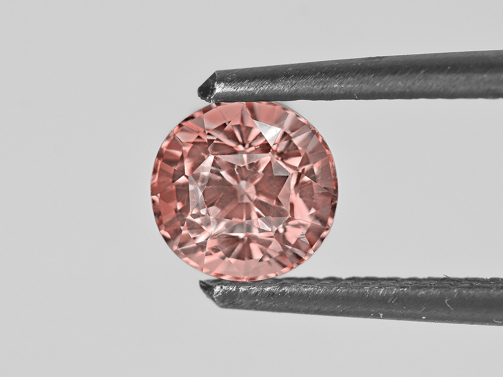 8801684-round-fiery-pinkish-orange-gia-madagascar-natural-padparadscha-1.14-ct