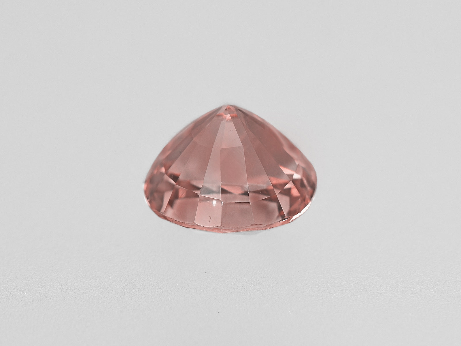 8801684-round-fiery-pinkish-orange-gia-madagascar-natural-padparadscha-1.14-ct