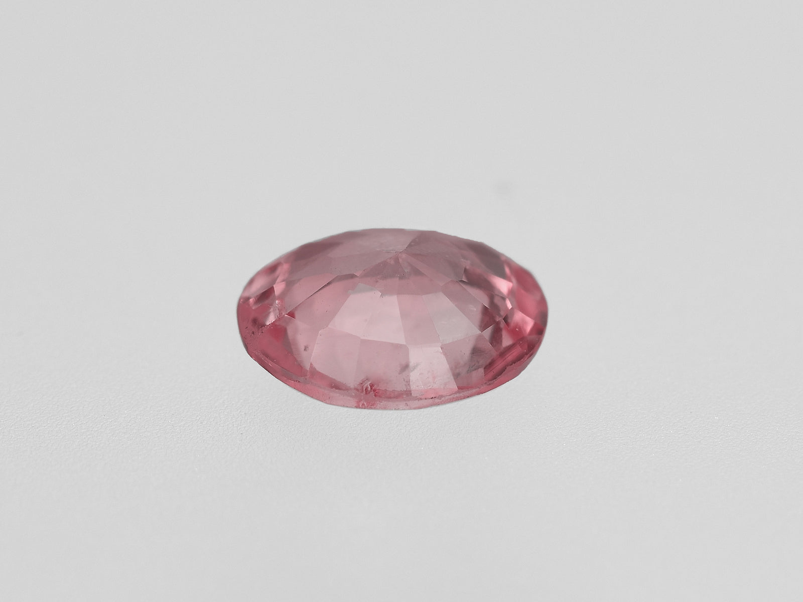 8801685-oval-soft-orangy-pink-gia-madagascar-natural-padparadscha-1.09-ct