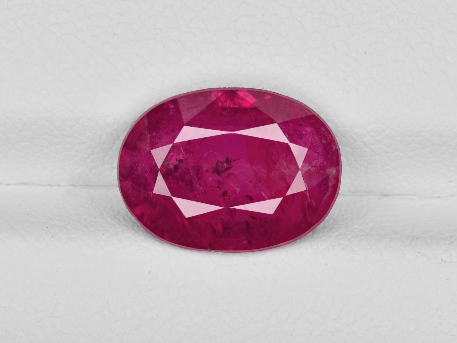 8801687-oval-deep-pinkish-red-grs-tajikistan-natural-ruby-4.90-ct