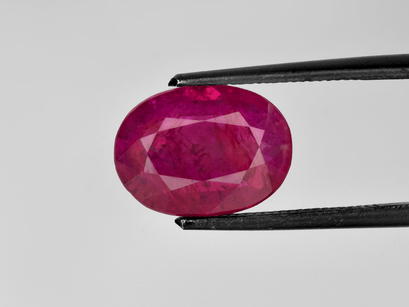8801687-oval-deep-pinkish-red-grs-tajikistan-natural-ruby-4.90-ct