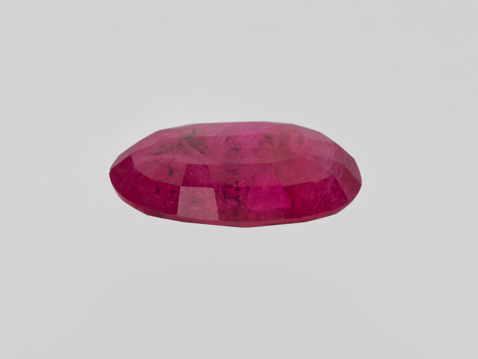 8801687-oval-deep-pinkish-red-grs-tajikistan-natural-ruby-4.90-ct