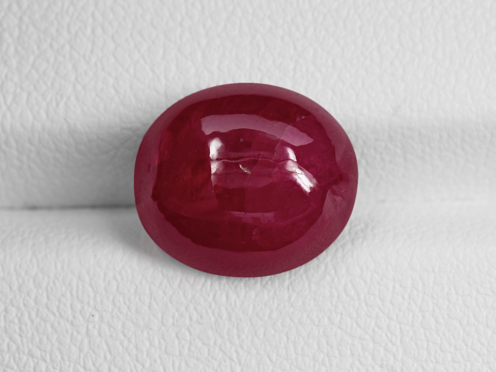 8801689-cabochon-pigeon-blood-red-grs-burma-natural-ruby-8.53-ct