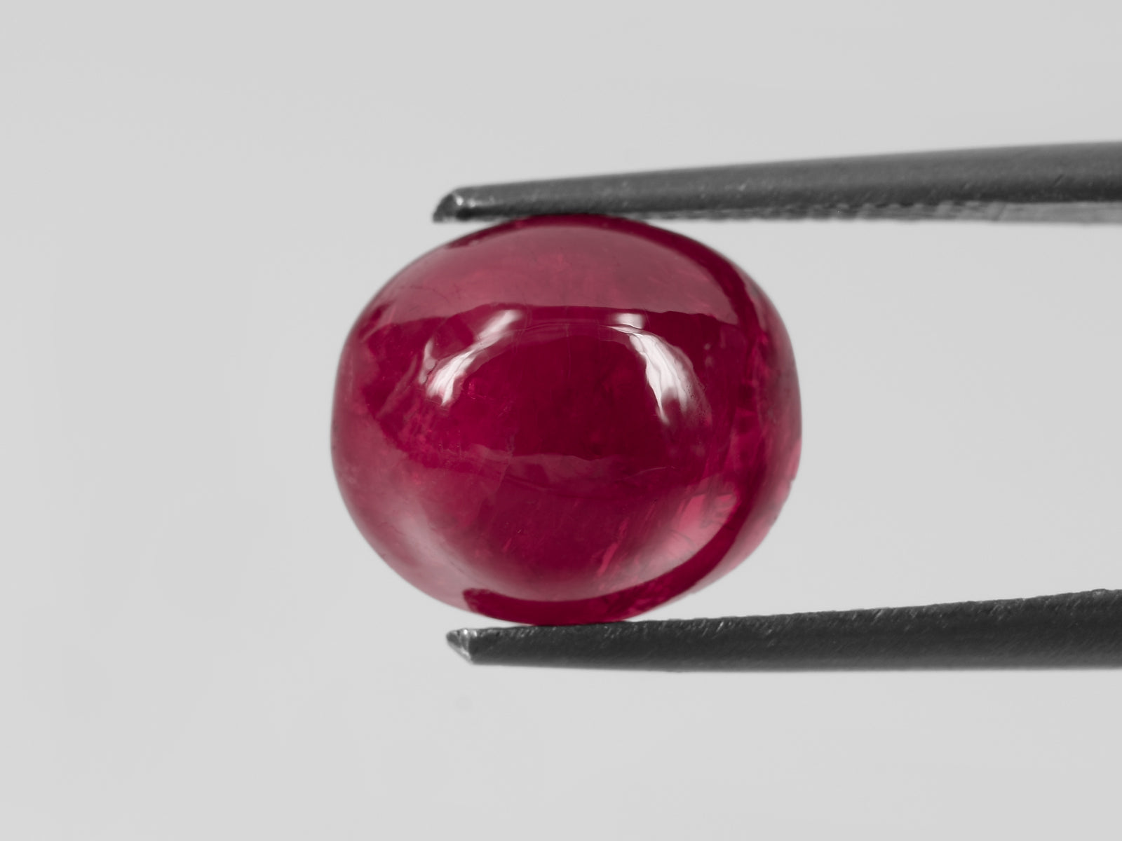 8801689-cabochon-pigeon-blood-red-grs-burma-natural-ruby-8.53-ct