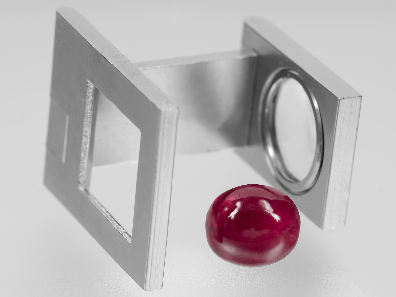 8801689-cabochon-pigeon-blood-red-grs-burma-natural-ruby-8.53-ct