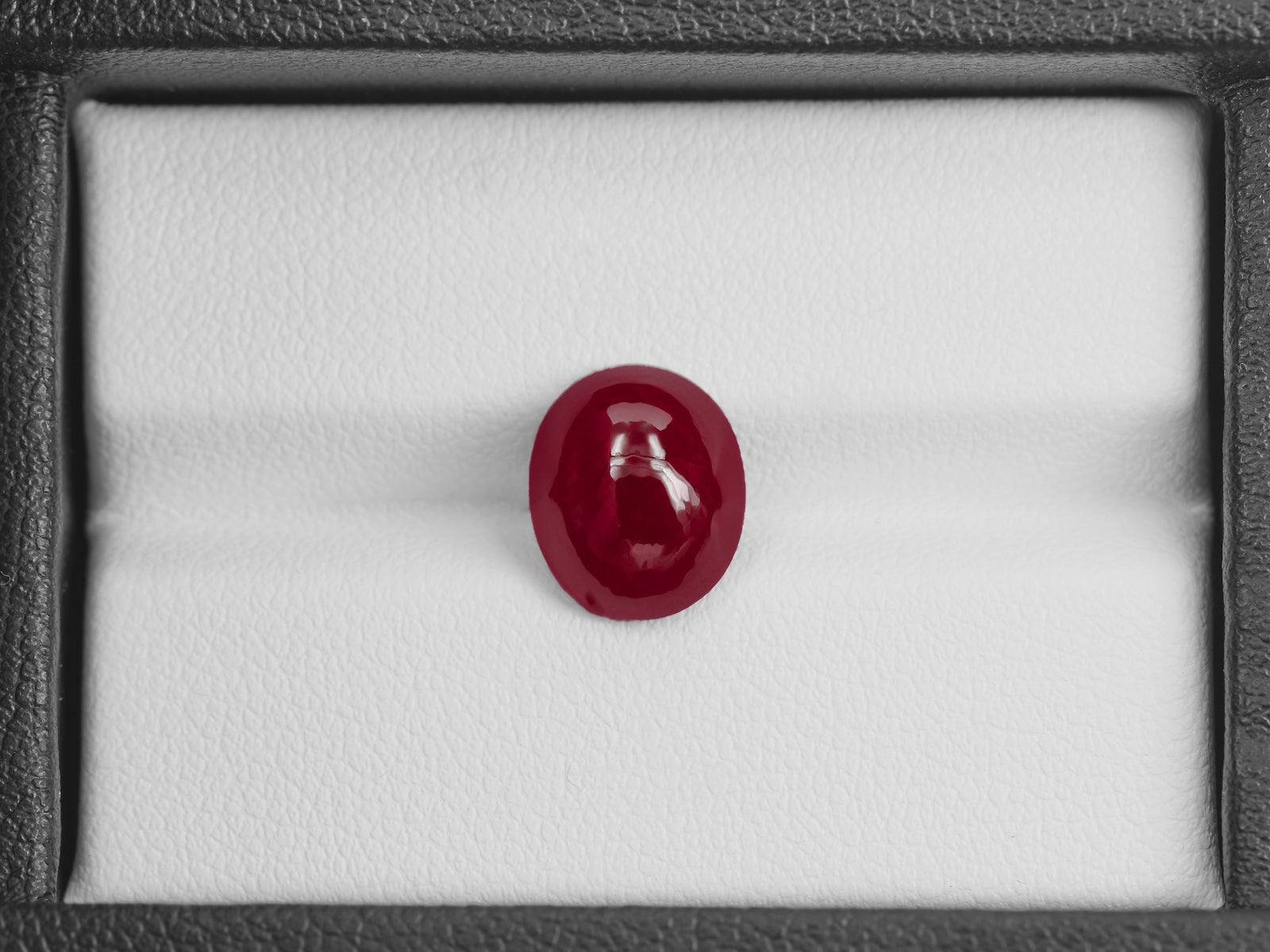 8801690-cabochon-pigeon-blood-red-grs-kashmir-natural-ruby-5.04-ct