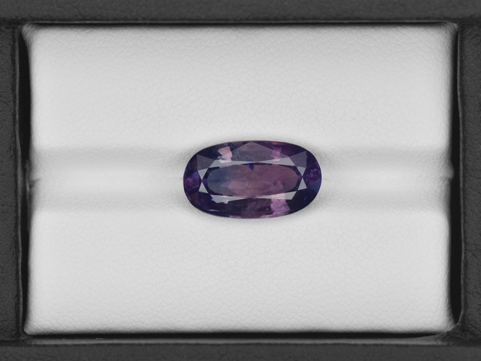 8801691-oval-brownish-purple-blue-grs-kashmir-natural-other-fancy-sapphire-6.64-ct