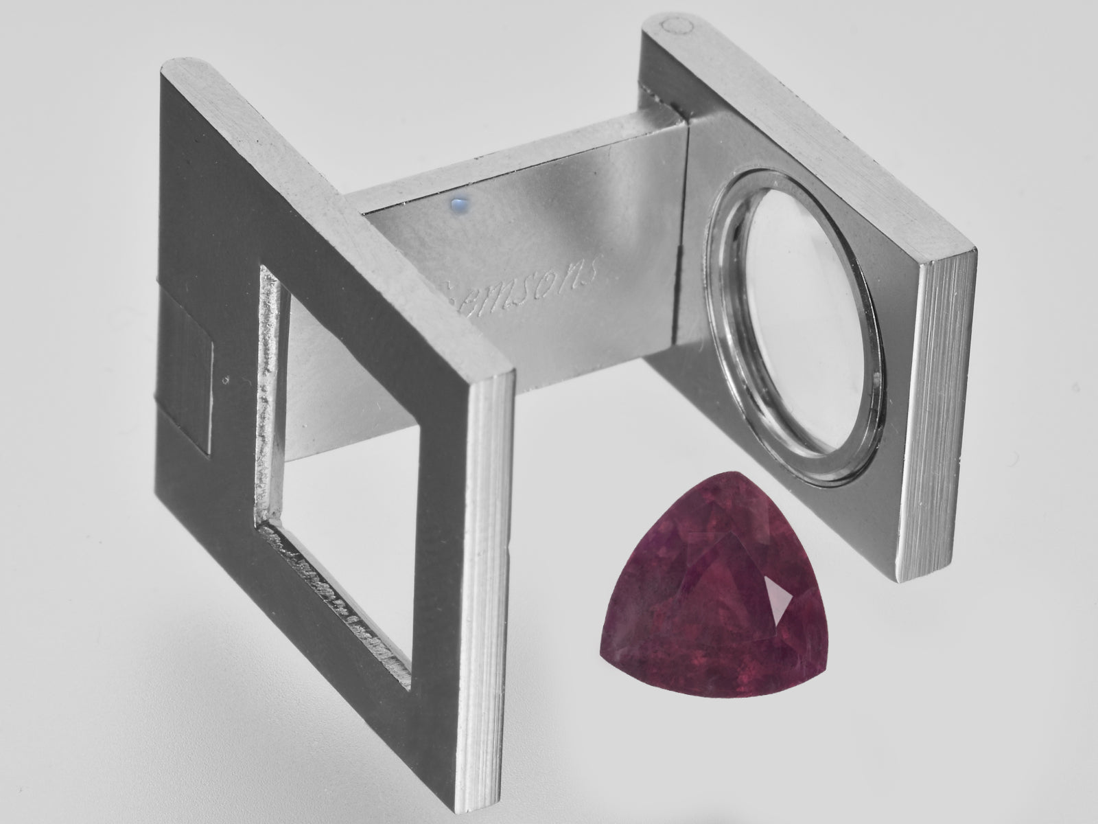 8801692-triangular-greyish-violet-changing-to-purplish-red-grs-kashmir-natural-color-change-sapphire-6.15-ct