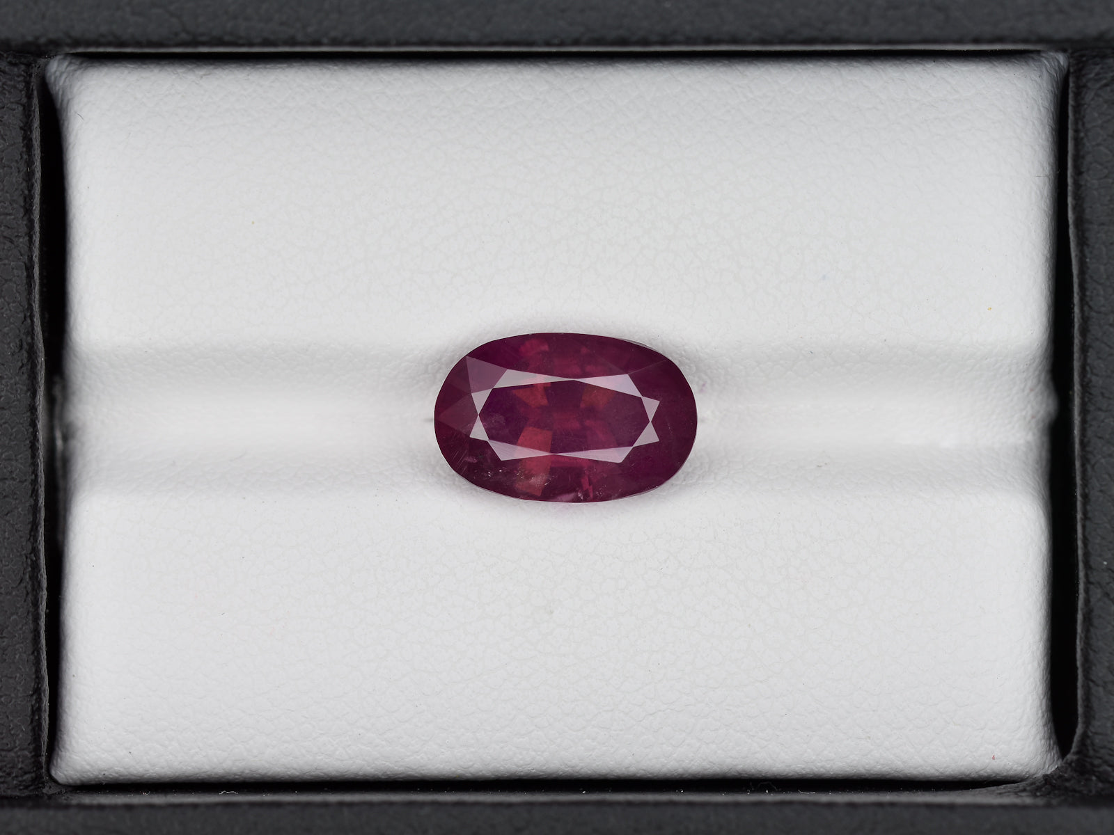 8801693-oval-greyish-purplish-red-grs-kashmir-natural-ruby-5.07-ct