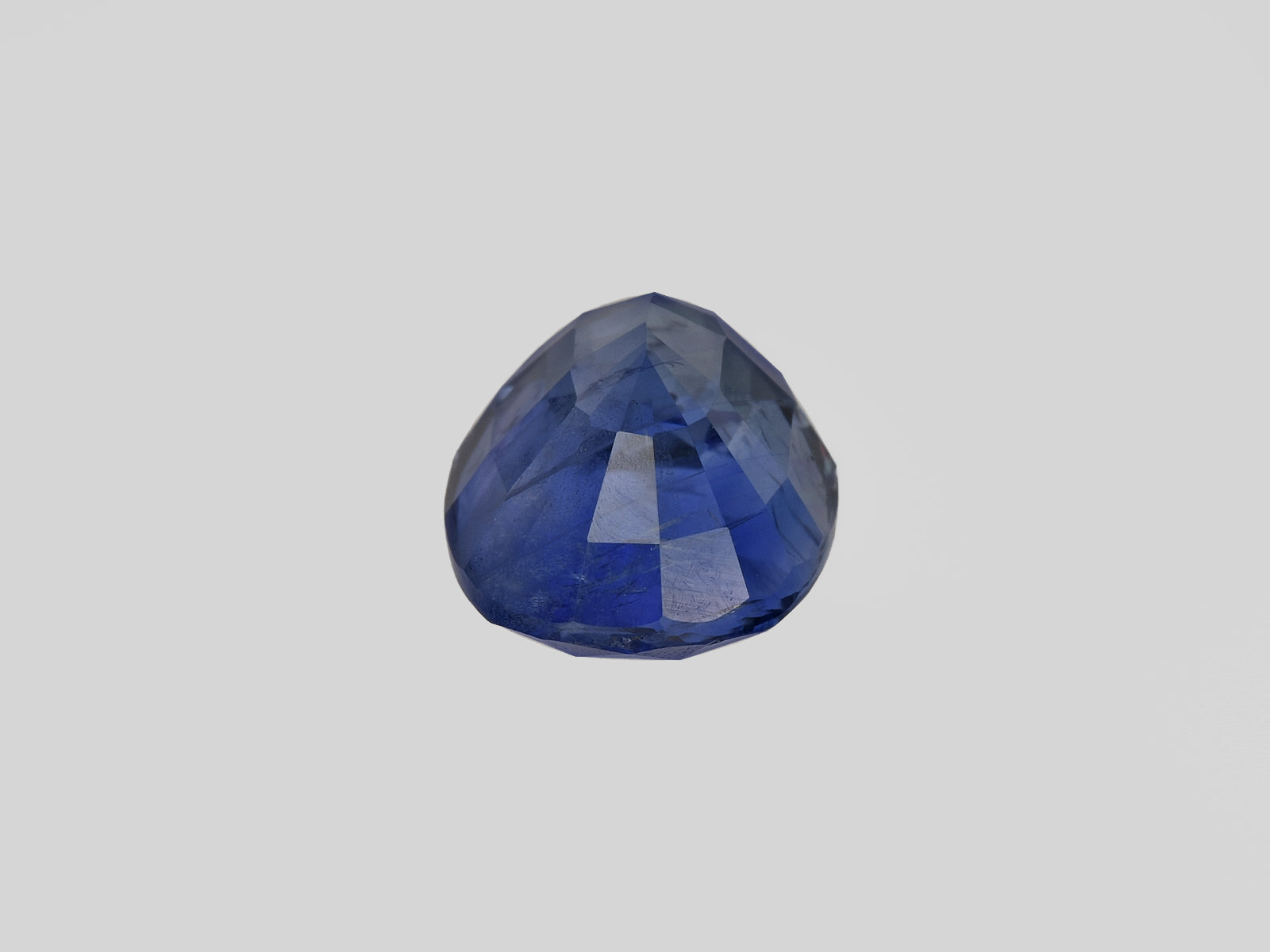8801695-oval-intense-blue-grs-kashmir-natural-blue-sapphire-4.09-ct