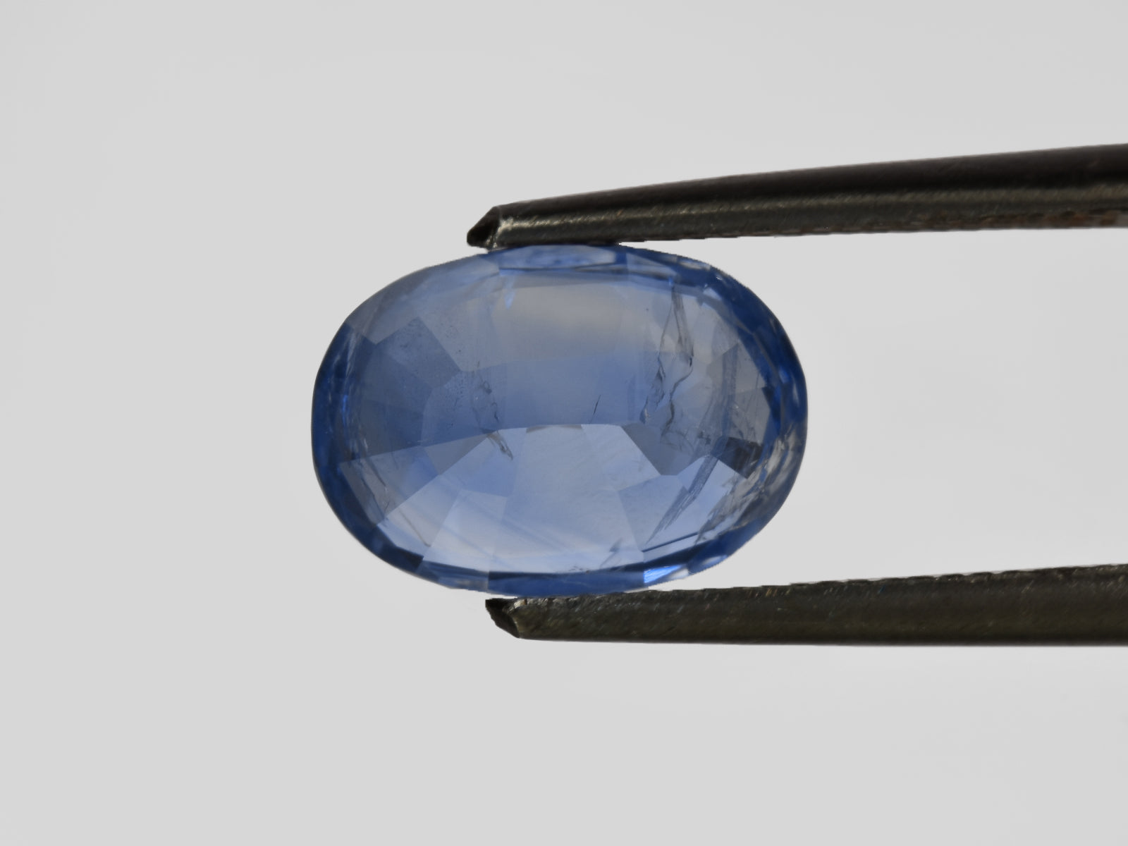 8801695-oval-intense-blue-grs-kashmir-natural-blue-sapphire-4.09-ct