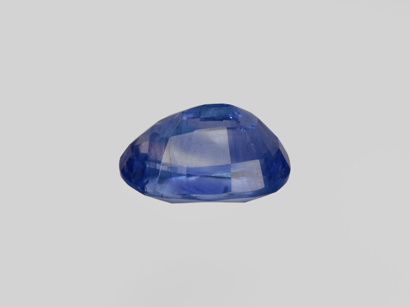 8801695-oval-intense-blue-grs-kashmir-natural-blue-sapphire-4.09-ct