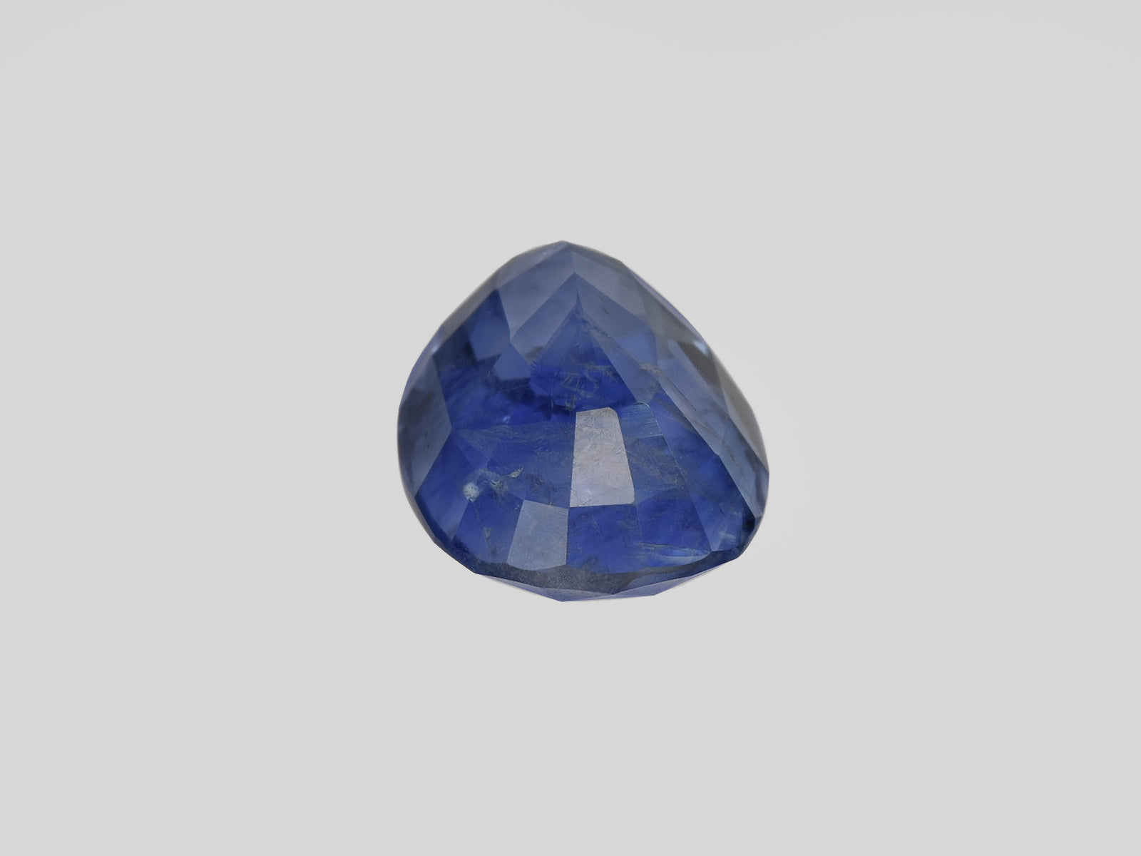 8801695-oval-intense-blue-grs-kashmir-natural-blue-sapphire-4.09-ct