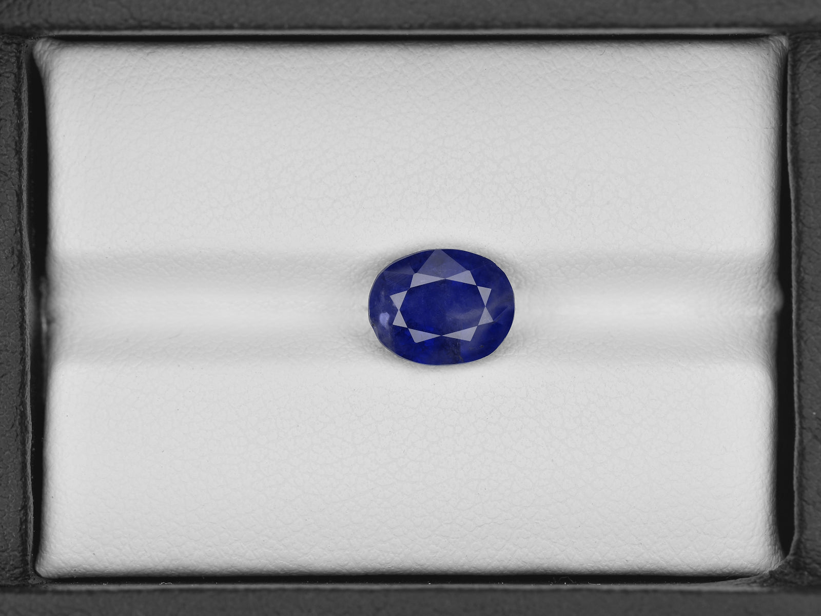 8801698-oval-deep-blue-with-violetish-hue-grs-kashmir-natural-blue-sapphire-3.06-ct