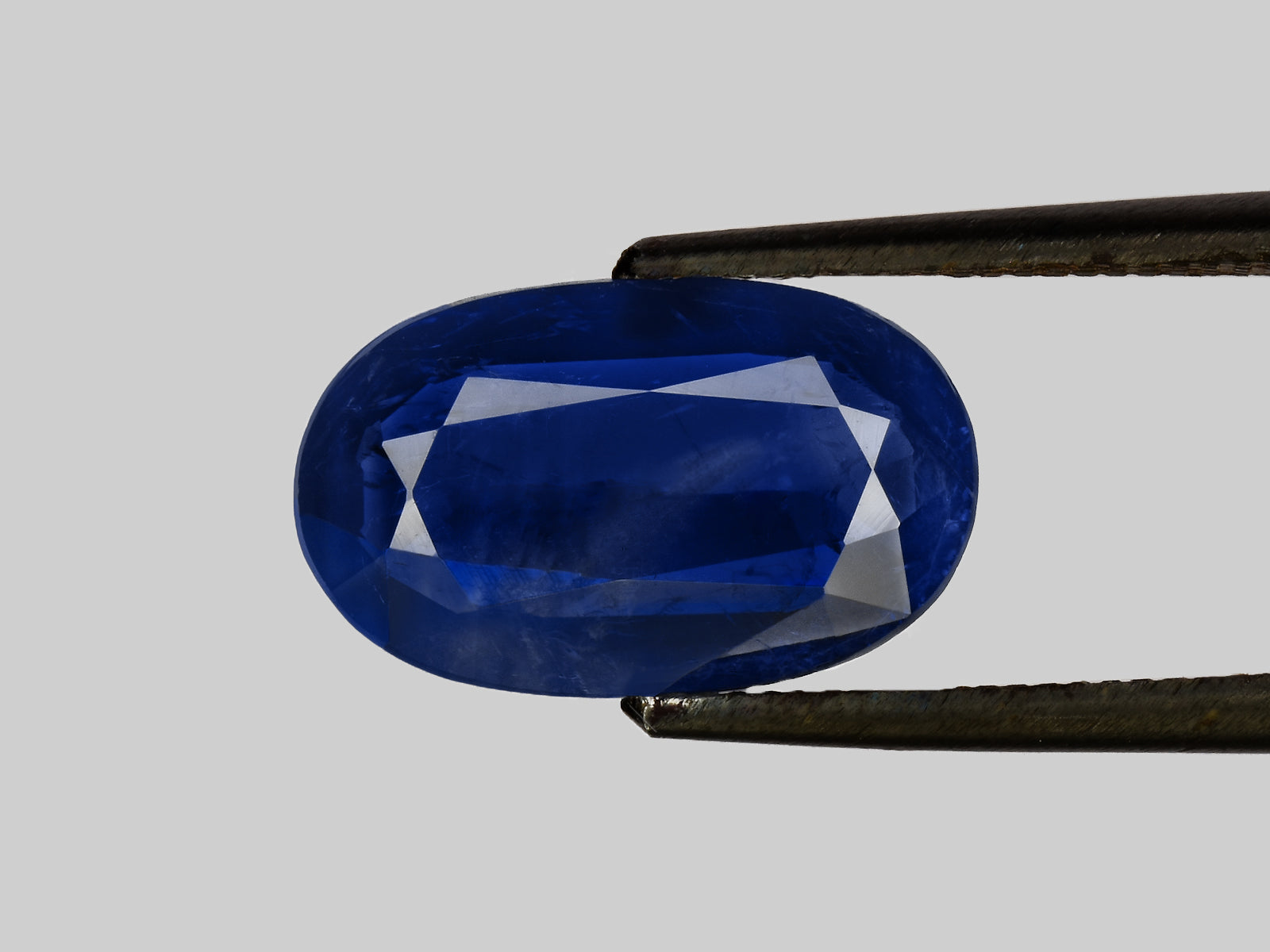 8801700-oval-deep-blue-grs-kashmir-natural-blue-sapphire-3.78-ct