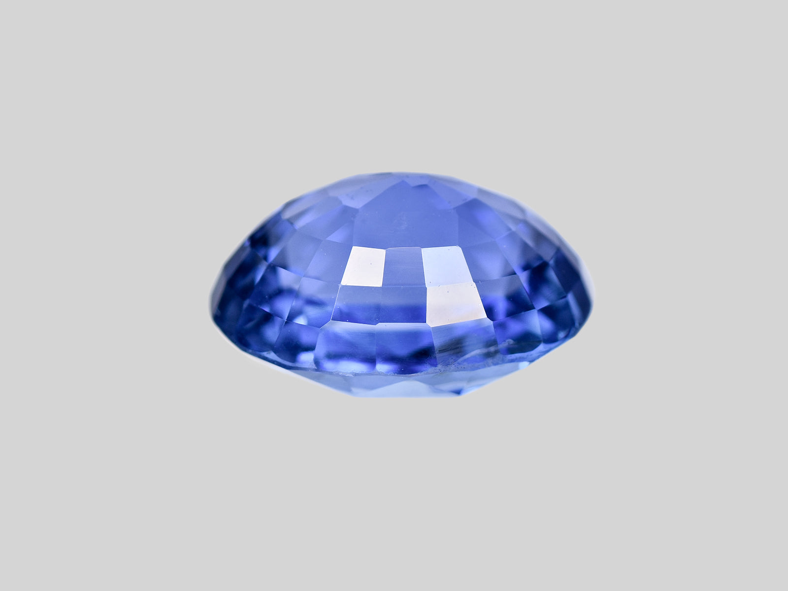 8802073-oval-lustrous-intense-blue-grs-sri-lanka-natural-blue-sapphire-4.11-ct