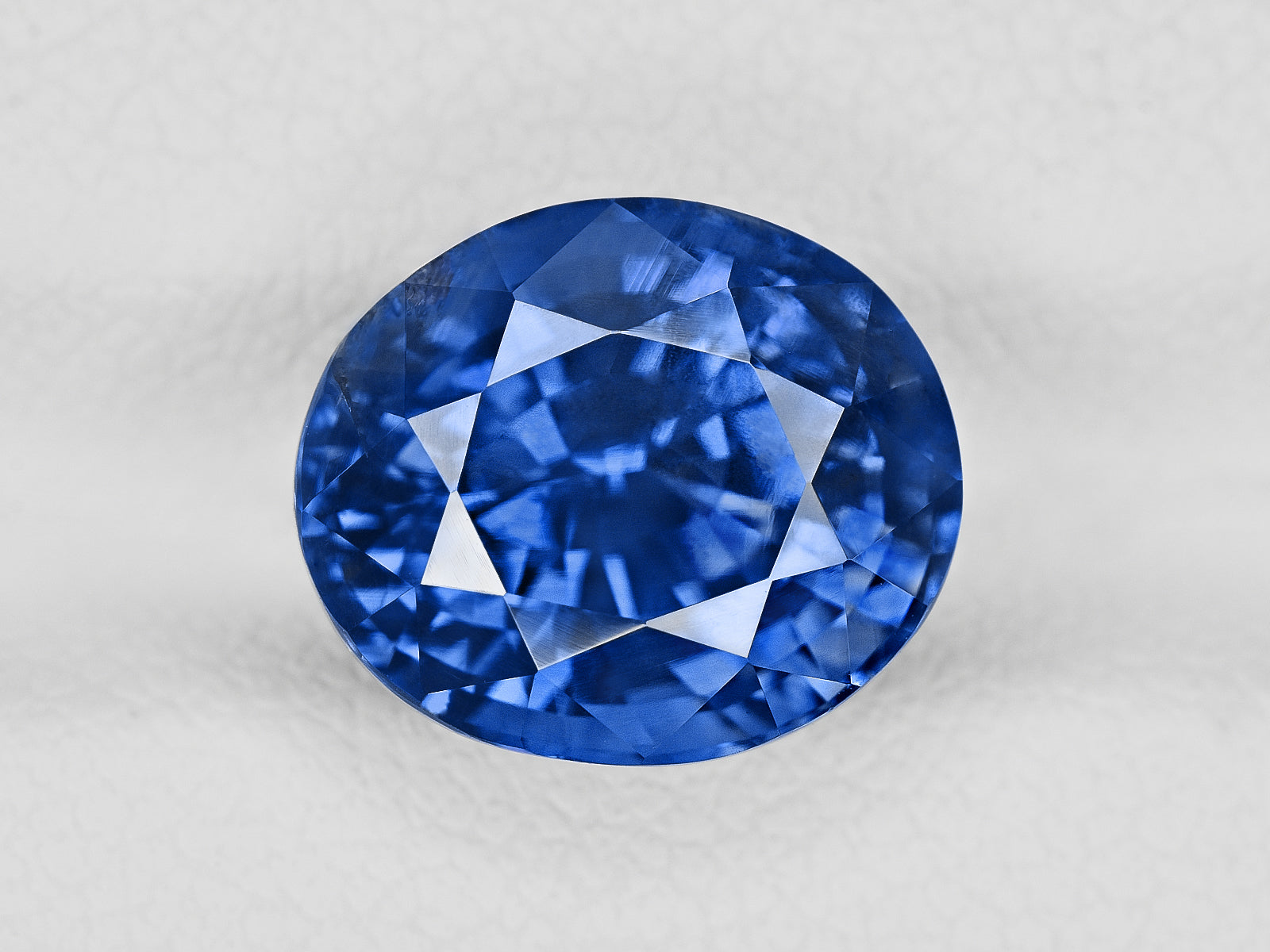8801856-oval-fiery-vivid-royal-blue-grs-sri-lanka-natural-blue-sapphire-6.79-ct