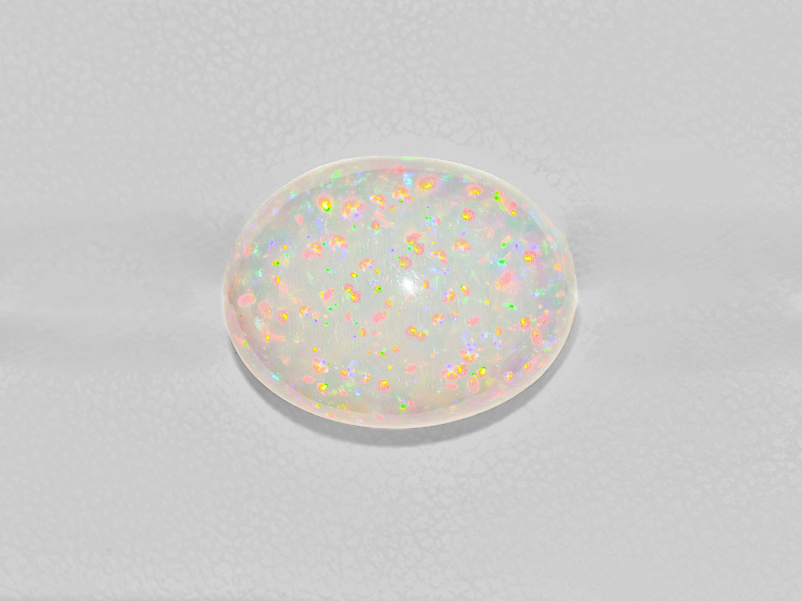 8801763-cabochon-very-light-yellow-with-multi-color-flashes-igi-ethiopia-natural-white-opal-10.62-ct